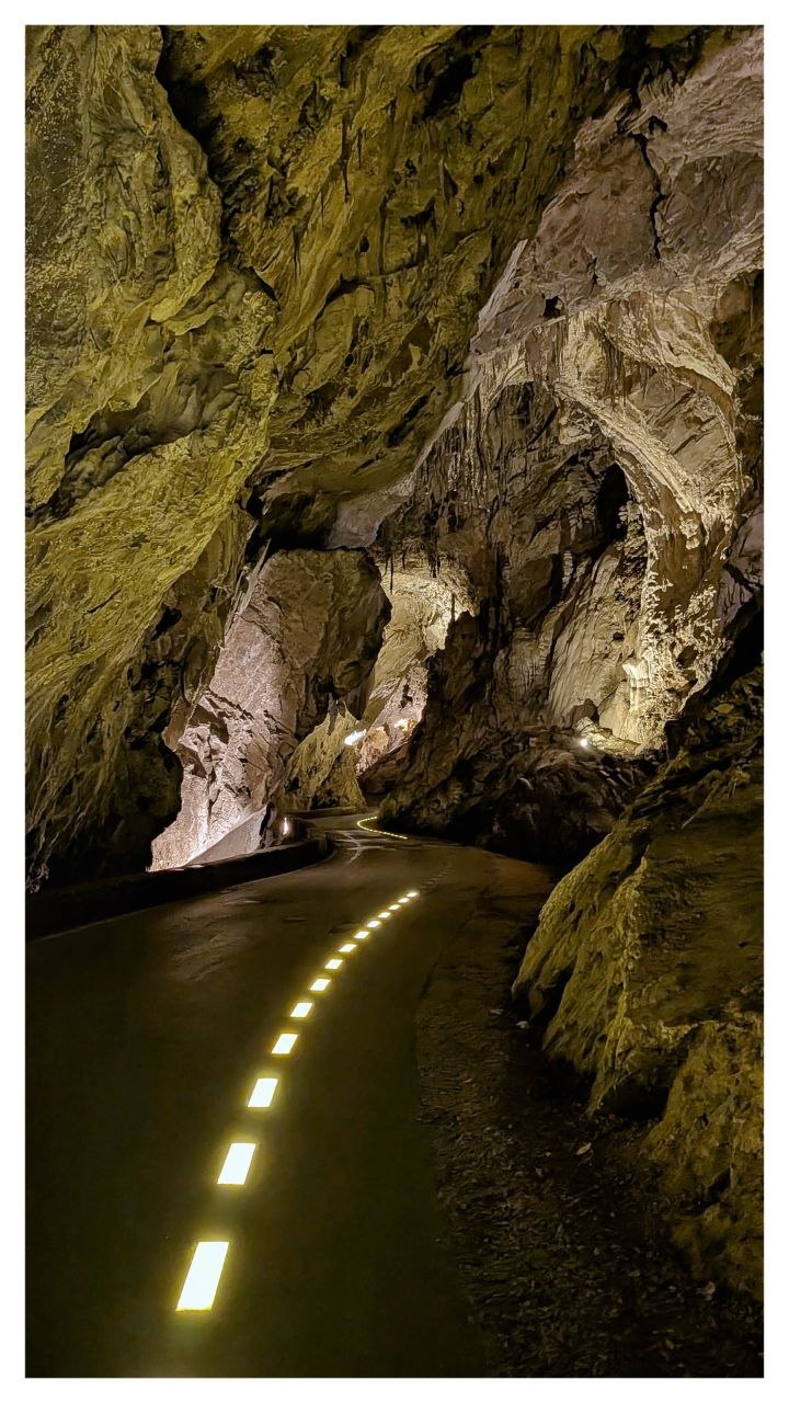La Cuevona de Cuevas del Agua, Ribadesella